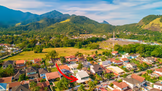 Montanhas e paisagem ao redor da casa