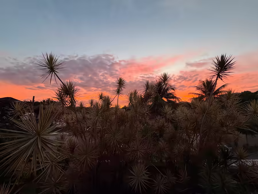 Vista da varanda do segundo andar ao entardecer